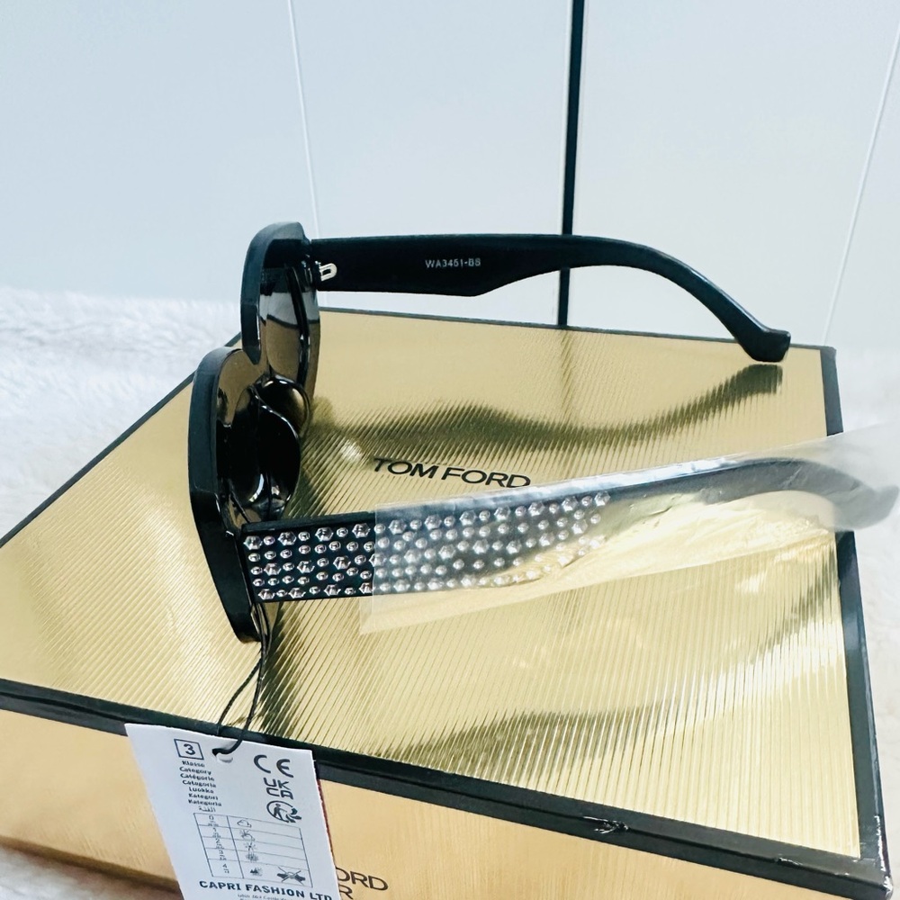 Black Gem Detail Rectangular Sunglasses - Picture 12 of 16
